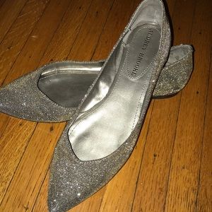 💛Audrey Brooke Silver/gold flats💛